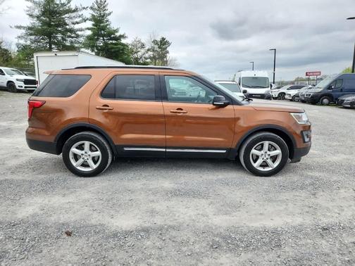 Canyon Ridge Metallic 2017 Ford Explorer XLT