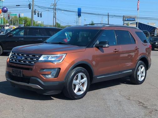 Canyon Ridge Metallic 2017 Ford Explorer XLT