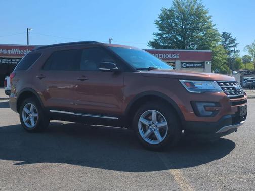 Canyon Ridge Metallic 2017 Ford Explorer XLT