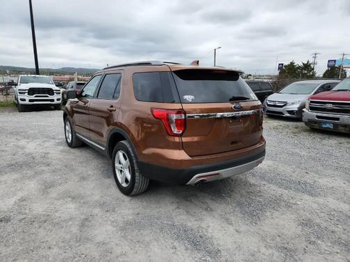 Canyon Ridge Metallic 2017 Ford Explorer XLT