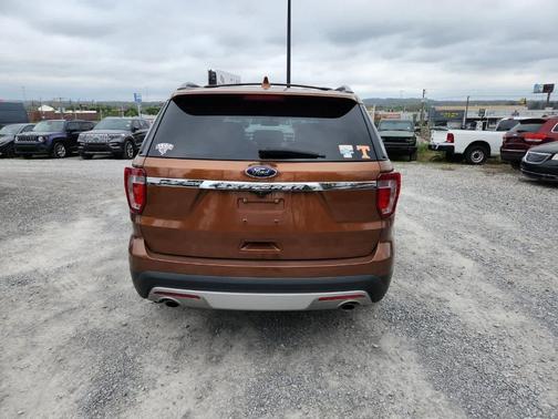 Canyon Ridge Metallic 2017 Ford Explorer XLT