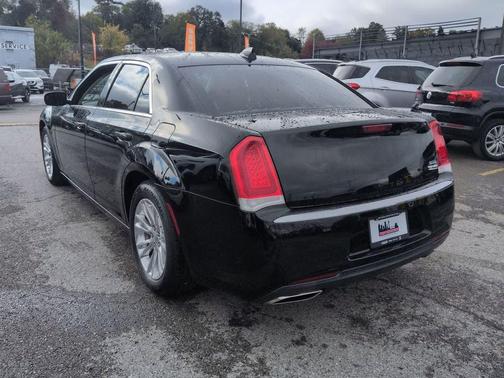 2019 Chrysler 300 Touring L