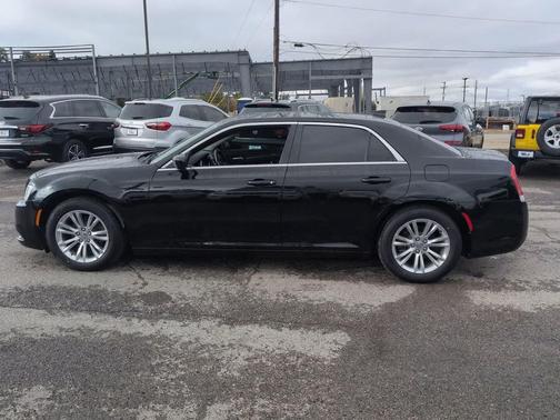 2019 Chrysler 300 Touring L