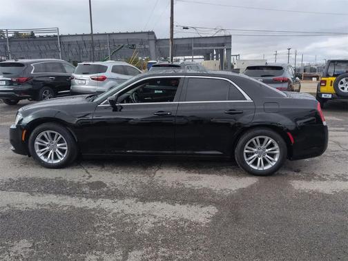 2019 Chrysler 300 Touring L