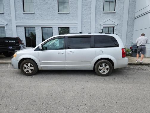 Bright Silver Metallic 2009 Dodge Grand Caravan SXT