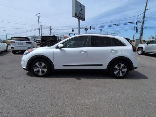 Snow White Pearl 2019 Kia Niro EX