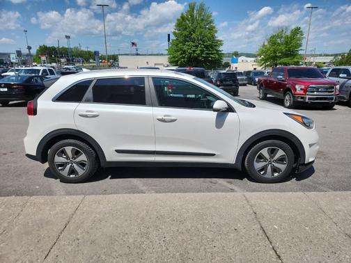 Snow White Pearl 2019 Kia Niro EX
