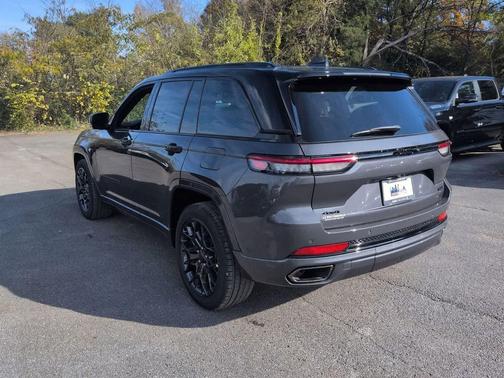 2025 Jeep Grand Cherokee Summit