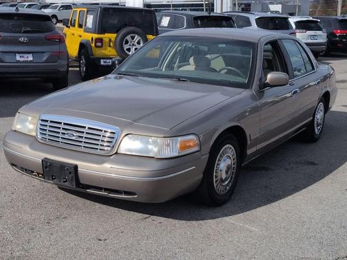 2001 Ford Crown Victoria Base