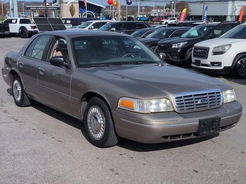 2001 Ford Crown Victoria Base