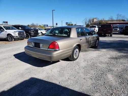 2001 Ford Crown Victoria Base