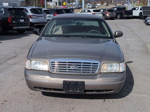 2001 Ford Crown Victoria Base