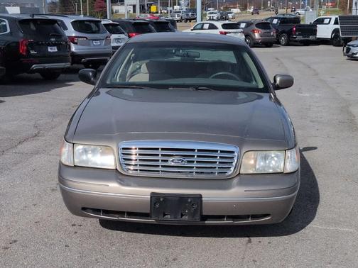 2001 Ford Crown Victoria Base