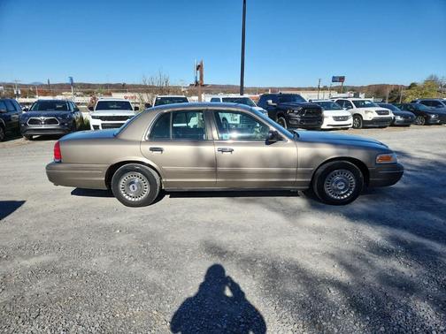 2001 Ford Crown Victoria Base