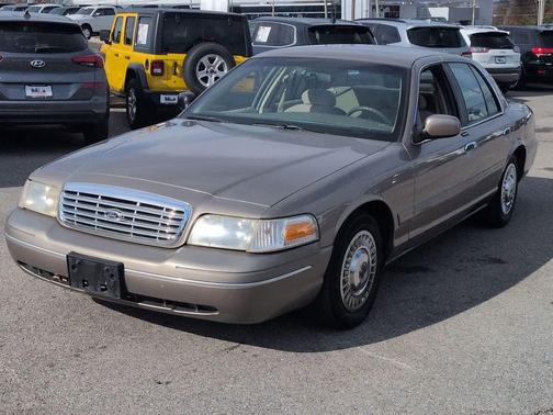 2001 Ford Crown Victoria Base