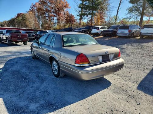 2001 Ford Crown Victoria Base