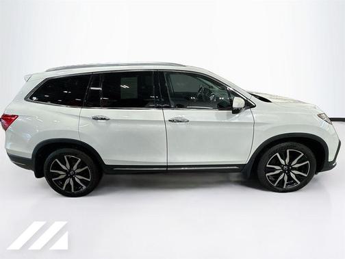 Platinum White Pearl 2022 Honda Pilot Touring 7-Passenger