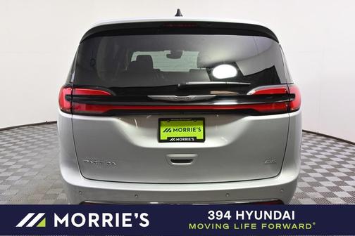 2023 Chrysler Pacifica Touring-L