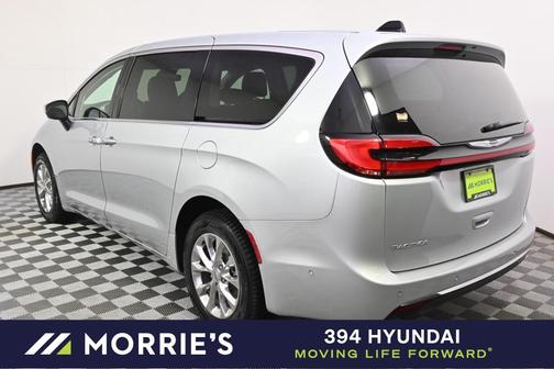 2023 Chrysler Pacifica Touring-L