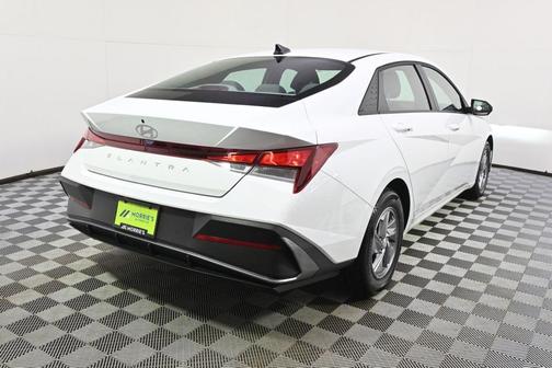 White 2025 Hyundai ELANTRA SE