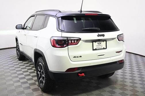 Bright White Clearcoat 2025 Jeep Compass Trailhawk