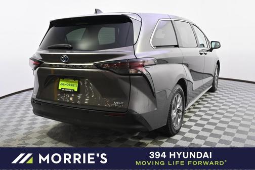 2023 Toyota Sienna XLE