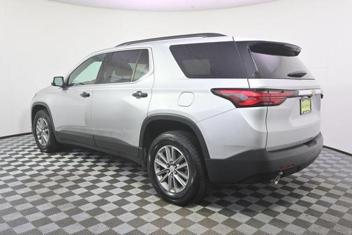 Silver Ice Metallic 2022 Chevrolet Traverse LT Leather