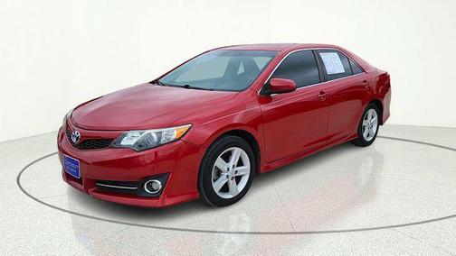 Barcelona Red Metallic 2014 Toyota Camry SE