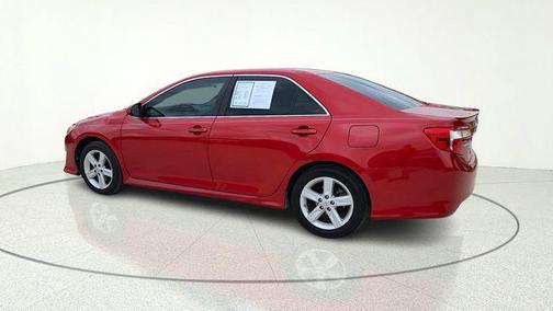 Barcelona Red Metallic 2014 Toyota Camry SE