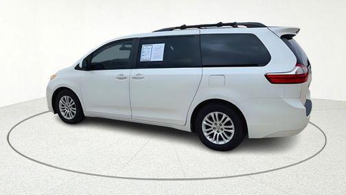 2017 Toyota Sienna XLE