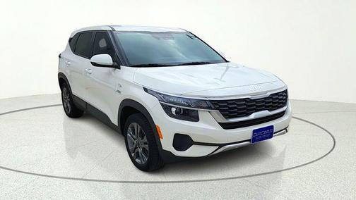 Snow White Pearl 2023 Kia Seltos LX