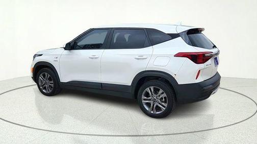 Snow White Pearl 2023 Kia Seltos LX