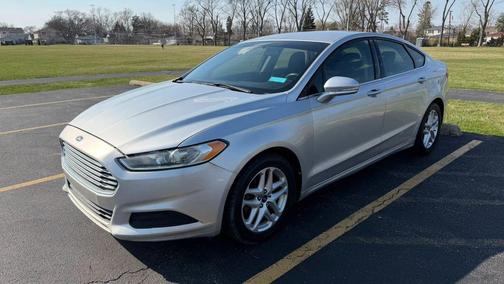 Silver 2013 Ford Fusion SE