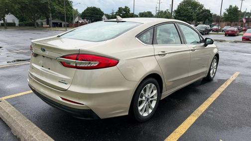 Gold 2019 Ford Fusion Hybrid SE
