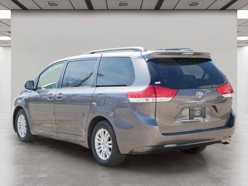 Predawn Gray Mica 2013 Toyota Sienna XLE
