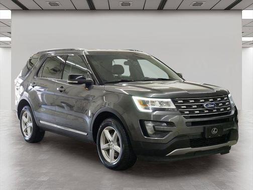 Magnetic 2016 Ford Explorer XLT