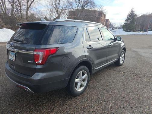 Magnetic 2016 Ford Explorer XLT