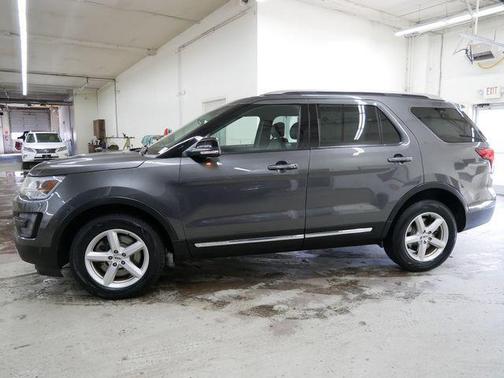 Magnetic 2016 Ford Explorer XLT