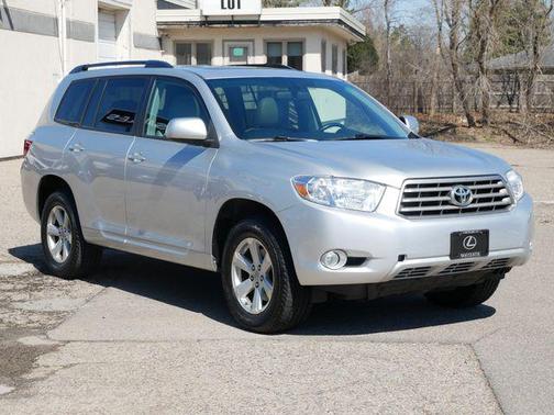 Classic Silver Metallic 2010 Toyota Highlander SE