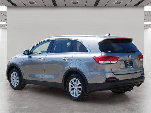 Titanium Silver 2017 Kia Sorento LX