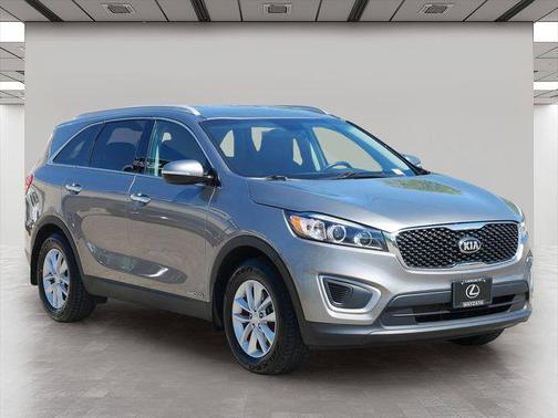 Titanium Silver 2017 Kia Sorento LX