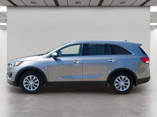 Titanium Silver 2017 Kia Sorento LX