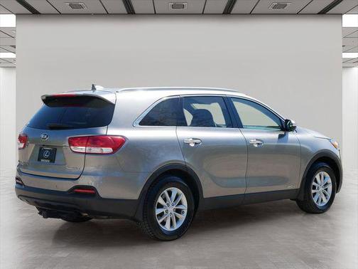 Titanium Silver 2017 Kia Sorento LX