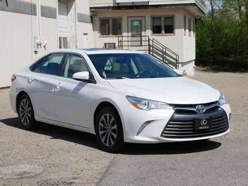 Blizzard Pearl 2015 Toyota Camry XLE
