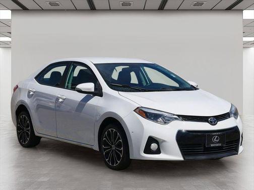 Super White 2015 Toyota Corolla S Plus