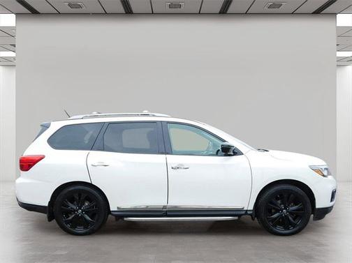 2017 Nissan Pathfinder Platinum