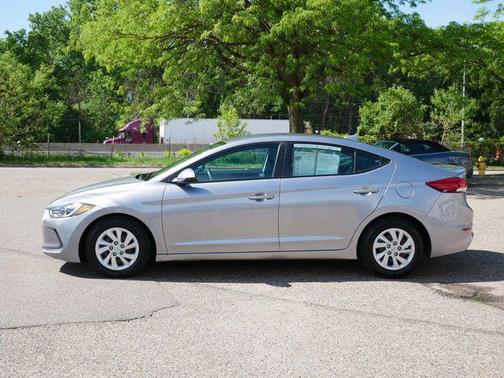 Gray Metallic 2017 Hyundai ELANTRA SE