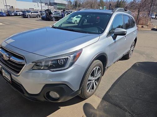 Ice Silver Metallic 2018 Subaru Outback 2.5i Limited