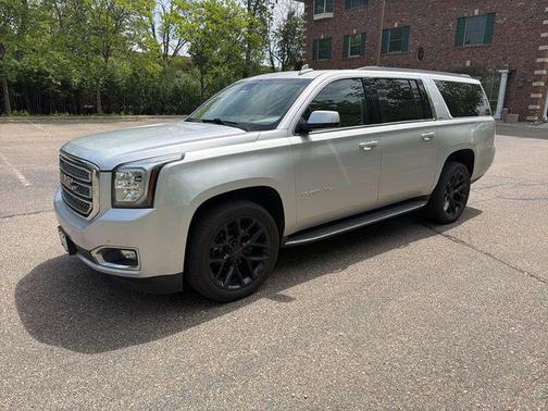 Quicksilver Metallic 2019 GMC Yukon XL SLT