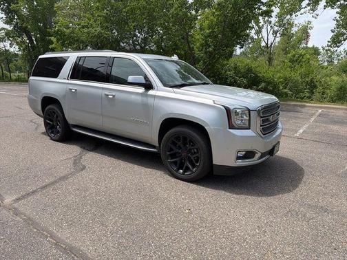 Quicksilver Metallic 2019 GMC Yukon XL SLT